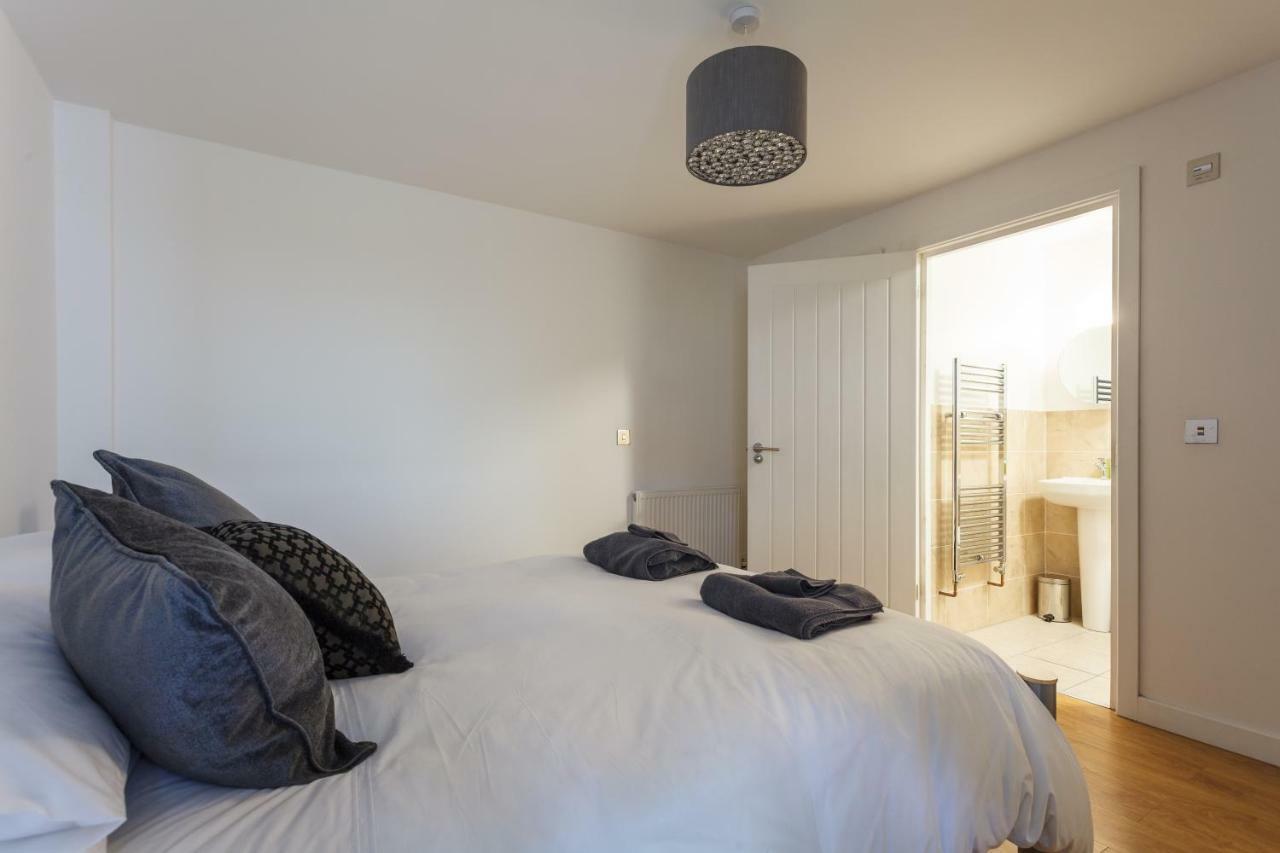 Stunning Contemporary Apartment - Free Parking - 5 Minute Walk To The Beach - Great Location - Fast Wifi - Smart Tv With Netflix Included - Contractor Friendly - Perfect For Short And Long Stays Bournemouth Exterior foto