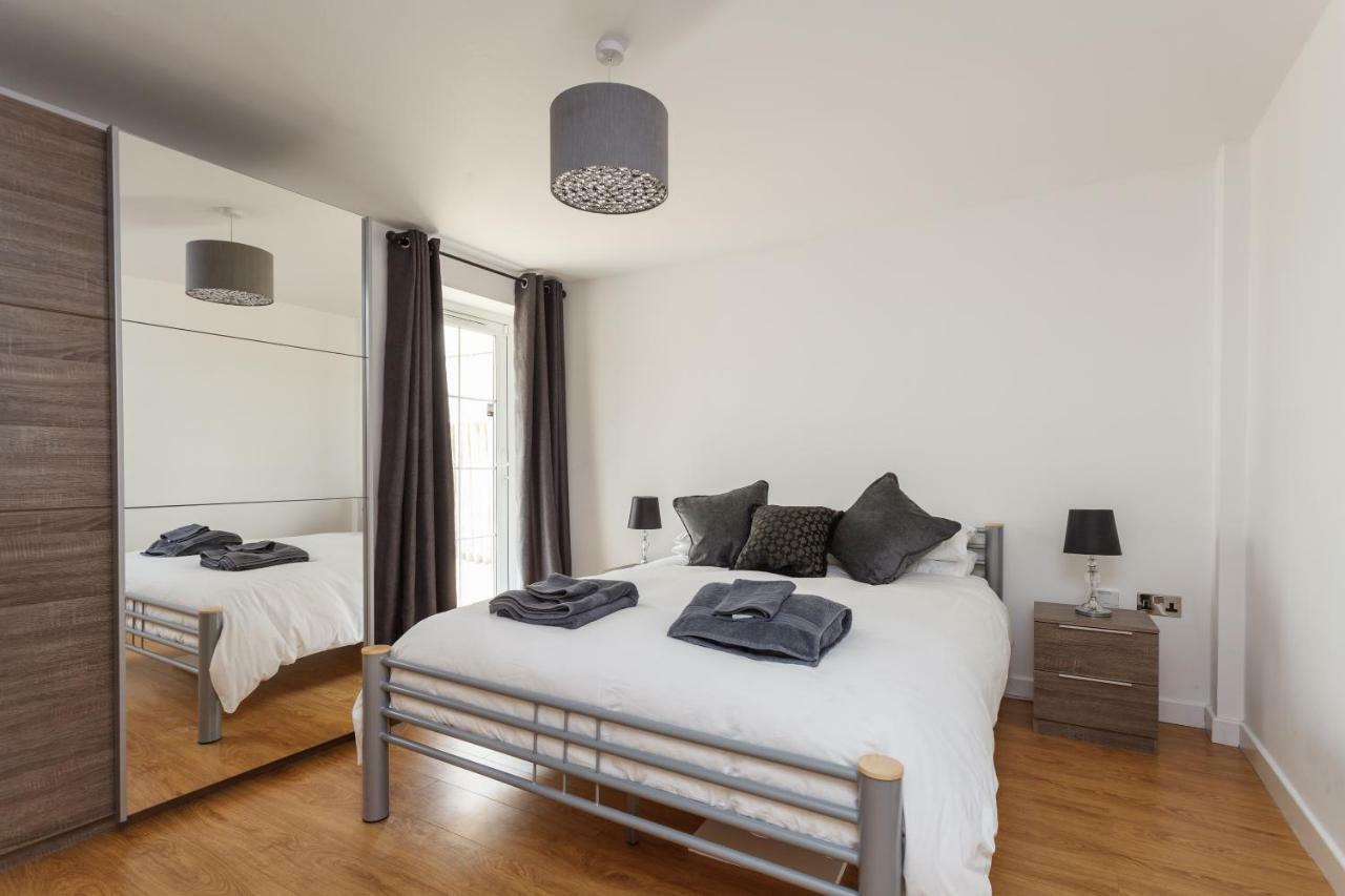 Stunning Contemporary Apartment - Free Parking - 5 Minute Walk To The Beach - Great Location - Fast Wifi - Smart Tv With Netflix Included - Contractor Friendly - Perfect For Short And Long Stays Bournemouth Exterior foto